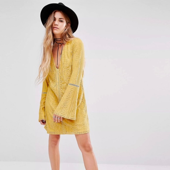 Lira lace dress with low back - Picture 4 of 7